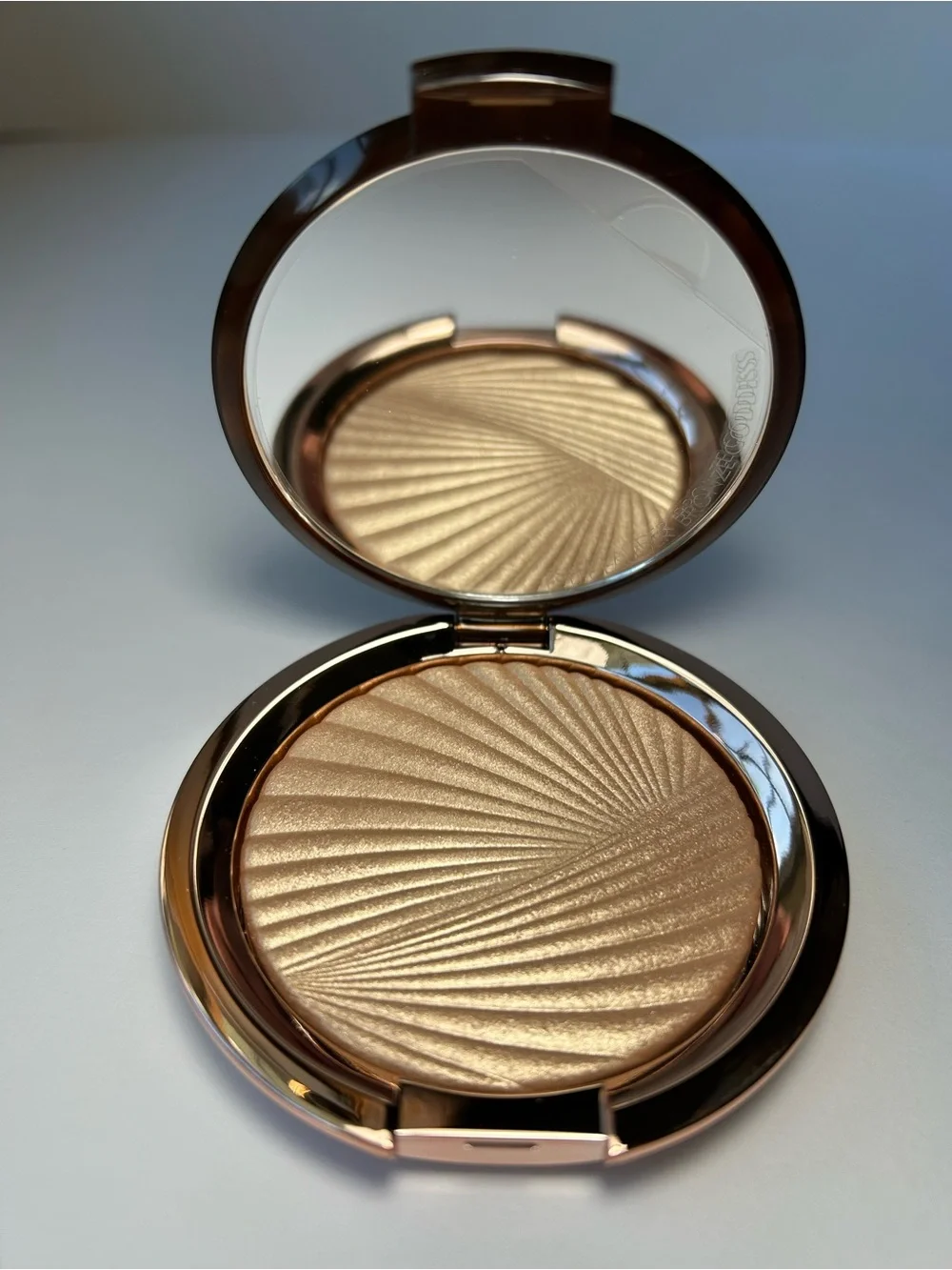 NWT🌷Estee Lauder Bronze Goddess Luminous Highlighter in “01 Heat Wave”